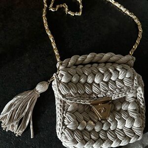 Elegant Cream Woven Bag with Gold Chain